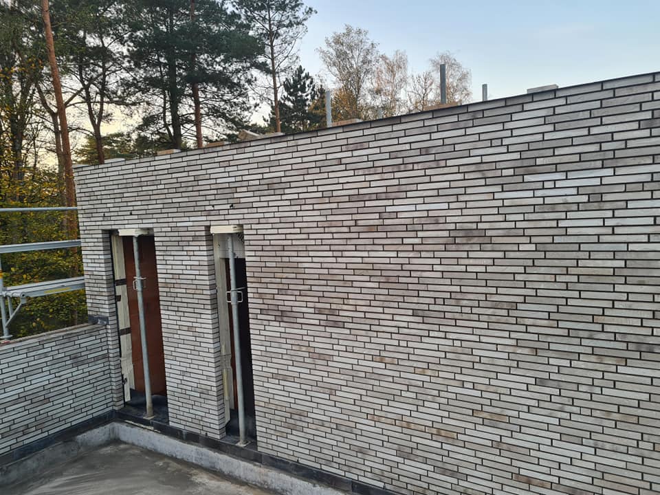 Zijgevel boven dak